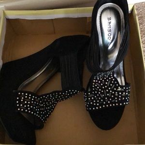 Black wedges